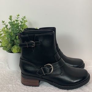 Camden Rock Angelique woman’s black ankle boot size 9M